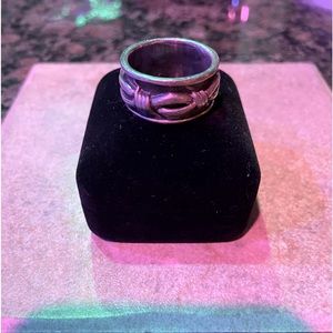Men’s Sterling Silver Barbed Wire Band Ring in size 11.